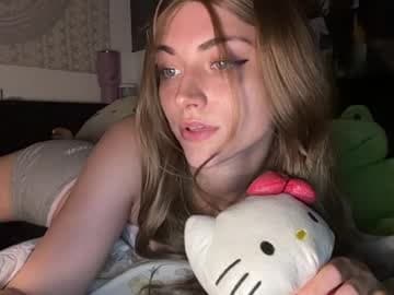 Lynnxadams FIRST STREAM EVER!!! Goal: bottoms off😋 #18 #new #young [57 tokens remaining]